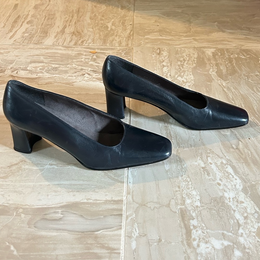 Stuart Weitzman Navy pumps 7AA